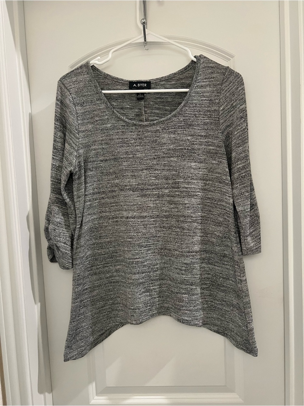 A. BYER Women’s Gray Metallic Long Sleeve Tunic Top Size L